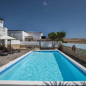 villa-mara-tinajo.in-canary-islands.com/